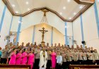 Bawakan-Lagu-Liturgi,-Polisi-Iringi-Ibadah-Misa-di-Gereja-Katedral-Roh-Kudus-Labuan-Bajo