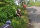 Pererat-Silaturahmi,-Bhabinkamtibmas-Cunca-Lolos-Ajak-Warga-Warsawe-Gotong-Royong-Bersihkan-Lingkungan