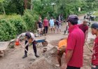 Sinergi-Tanpa-Batas:-Polsek-Kuwus-dan-Warga-Kompak-Tambal-Jalan-Rusak-di-Desa-Ranggu