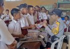 Dekatkan-Diri-dengan-Anak,-Kapolsek-Kuwus-Gelar-Program-'Polisi-Mengajar'-di-SDK-2-Ranggu