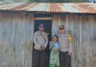 Sentuh-Lansia-dan-Disabilitas-di-Pelosok-Manggarai-Barat,-Polsek-Sano-Nggoang-Salurkan-Bantuan-Sembako