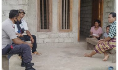 Berikan-Himbauan-Bahaya-Virus-Corona-Bhabinkamtibmas-Polsek-Komodo-Sambang-Desa-Binaan