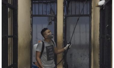 Polres-Mabar-Sterilisasi-Ruang-Tahanan-Dengan-Penyemprotan-Disinfektan