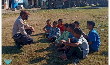 Fase-New-Normal,-Bhabinkamtibmas-Polsek-Komodo-Himbau-Anak-Anak-Untuk-Rajin-Belajar-Dirumah