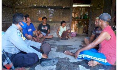 Di-Era-New-Normal-Bhabinkamtibmas-Desa-Pondo-Polsek-Lembor-Gencar-Beri-Himbauan-Kepada-Warga