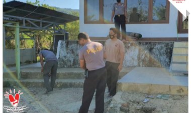 Aksi-Sosial-Polsek-Komodo-Bersihkan-Masjid-Sambut-Idul-Adha