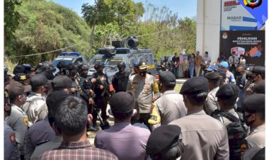 Kapolres-Manggarai-Barat-Cek-Kesiapan-Pengamanan-Tahap-Pendaftaran-Paslon-Cabup-di-KPU