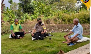 Bhabinkamtibmas-Polsek-Lembor-Gelar-Sambang-Sekaligus-Melakukan-Sosialisasi-4-M