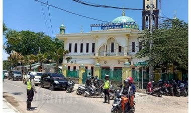 Satlantas-Polres-Manggarai-Barat-Amankan-Ibadah-Sholat-Jum’at-dan-Berikan-Imbaun-Prokes-Covid-19