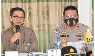 Kapolres-Manggarai-Barat-Hadiri-Rakor-Jelang-Perayaan-Natal-2020-dan-Tahun-Baru-2021