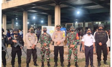 Kapolres-Manggarai-Barat-Bersama-Dandim-1612/Manggarai-Patroli-Malam-Menjelang-Perayaan-Natal-2020