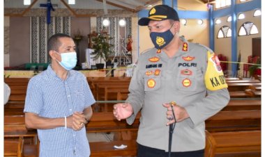 Kapolres-Manggarai-Barat-Tinjau-Lokasi-Kebakaran-Altar-Gereja-MBSB-Wae-Sambi-Labuan-Bajo