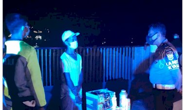 Patroli-Malam,-SatLantas-Polres-Manggarai-Barat-Berikan-Imbauan-Tentang-Prokes-Covid-19