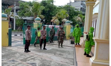 Cegah-Covid-19,-Sinergitas-TNI-Polri-Berikan-Imbauan-Prokes-dan-Penyemprotan-Disinfektan-di-Kota-Labuan-Bajo
