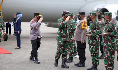 Panglima-TNI-Dan-Kapolri-Bakar-Semangat-Satgas-Nemangkawi