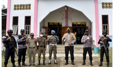 Kapolres-Manggarai-Barat-Cek-Pengamanan-Gereja-Di-Kota-Labuan-Bajo