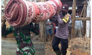 Sinergitas-TNI-Polri,-Bantu-Warga-Korban-Bencana-di-Kuwus