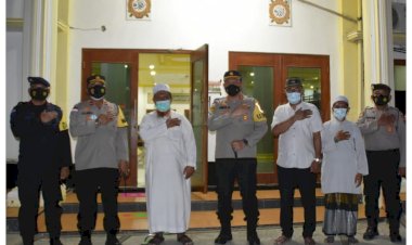 Jelang-Perayaan-Idul-Fitri-1442-H,-Kapolres-Manggarai-Barat-Pimpin-Patroli-Malam-Takbiran