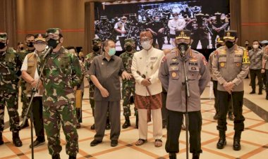 Tinjau-Vaksinasi-Massal-di-Bandung,-Panglima-TNI-dan-Kapolri-Minta-Warga-Tetap-Disiplin-Prokes