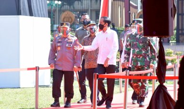 Presiden-Jokowi-Tinjau-Vaksinasi-Massal-Jelang-HUT-Bhayangkara-ke-75