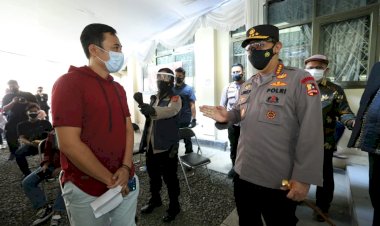 Tinjau-Vaksinasi-Massal-di-Persis,-Kapolri-Minta-Semua-Elemen-Masyarakat-Berkolaborasi-Percepat-Vaksinasi