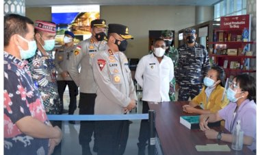 Kapolres-Manggarai-Barat-Dampingi-Kapolda-NTT-Cek-Pos-Penyekatan-PPKM-Level-III-di-Bandara-Komodo-Labuan-Bajo