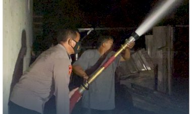 Petugas-Gabungan-Berhasil-Padamkan-Kebakaran-Warung-Makan-dan-Dua-Unit-Rumah-di-Labuan-Bajo