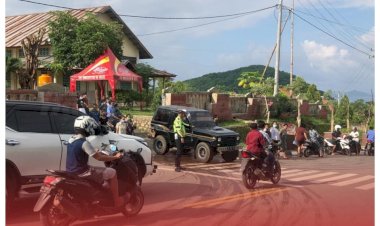 Sat-Lantas-Polres-Mabar-Berikan-Keamanan-dan-Kenyamanan-Bagi-Umat-Kristiani-di-Labuan-Bajo