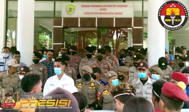 Polres-Mabar,-Mengamankan-Jalannya-Aksi-Demonstrasi-Penolakan-Pembangunan-Geothermal-Wae-Sano
