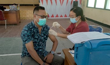 Polres-Mabar,-Layan-Vaksin-Dosis-Tiga-Kepada-Wartawan-Mabar