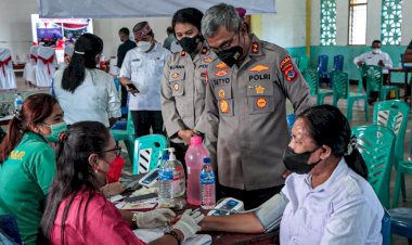 Kapolres-Mabar-Dampingi-Kapolda-NTT-Tinjau-Vaksinasi-Serentak-Presisi-Polri-Polres-Mabar-di-Labuan-Bajo