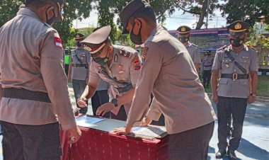 Pimpin-Upacara-Sertijab-Sejumlah-Perwira-Polres-Mabar,-Kapolres-Tekankan-Laksanakan-Amanah-Dengan-Baik