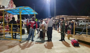 Sinergitas-Polri-dan-TNI-Melakukan-Pengamanan-di-Wilayah-Pelabuhan-Labuan-Bajo