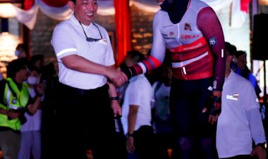 Kapolri-Lepas-Pesepeda-yang-Pecahkan-Rekor-MURI,-Gowes-Sejauh-508-Km