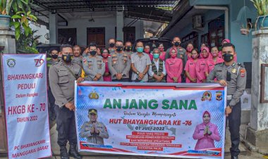 Jelang-HUT-Bhayangkara-Ke-76,-Kapolres-Bersama-PJU-Polres-Mabar-Laksanakan-Anjangsana-ke-Purnawirawan-dan-Warakawuri-Polri