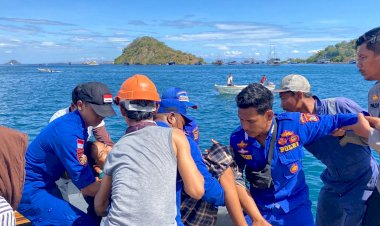 Polri-Peduli,-Direktorat-Polairud-Polda-NTT-Marnit-Labuan-Bajo-Evakuasi-Ibu-Hamil-Dari-Pulau-Mesah-ke-Labuan-Bajo