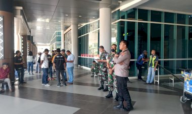 Lakukan-Sweeping-di-Dalam-Bandara-Komodo,-Personil-Gabungan-TNI-POLRI-Amankan-Sejumlah-Massa-Aksi-Unras-di-Labuan-Bajo