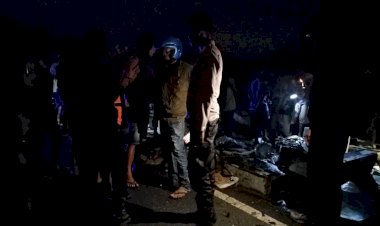 Kebakaran-Mobil-Mitsubishi-Panther,-Semua-Muatan-Hangus-Terbakar