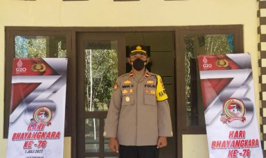 Kapolsek-Ipda-Iwan-Hendriawan,-Memastikan-Pelaksanaan-Pilkades-di-Wilayah-Kecamatan-Macang-Pacar-Berjalan-Aman-dan-Lancar