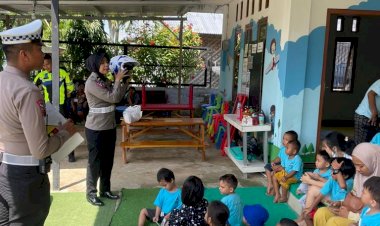 Polisi-Sahabat-Anak,-Satuan-Lalu-lintas-Polres-Mabar,-Sosialisasi-Keselamatan-Berlalu-Lintas