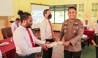 Pacu-Semangat,-Kapolres-Mabar-Berikan-Reward-Kepada-Anggota-Berprestasi