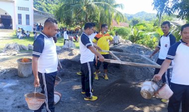 Kerja-Bhakti-Polsek-Komodo,-Warga-Apresiasi--Peran-Aktif-Polri-di-Tengah-Masyarakat