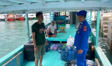 Cuaca-Buruk,-Polres-Mabar-Berserta-Jajaran-Intens-Ingatkan-Warga