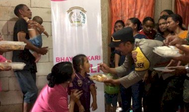 Jadi-Orang-Tua-Asuh-Anak-Stunting,-Kapolsek-Kuwus-Berikan-PMT