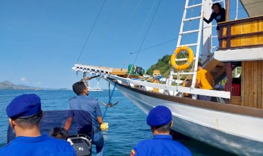 Jelang-KTT-Ke-42-ASEAN,-TNI-Polri-Bersama-KSOP-Beri-Imbauan-dan-Cek-Kelayakan-Kapal-Wisata-di-Labuan-Bajo