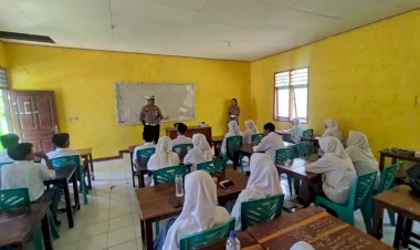Police-Goes-To-School,-Satlantas-Kunjungi-Madrasah-Aliyah-Negeri-Labuan-Bajo