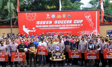 Wujudkan-Pemilu-Damai-2024,-Polri-Bersama-Wartawan-Gelar-Bhayangkara-Presisi-Seven-Soccer-Cup