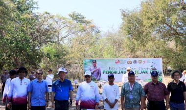 Gelaran-AMMTC-Ke-17,-Polri-bersama-Delegasi-Tanam-Pohon-di-Labuan-Bajo