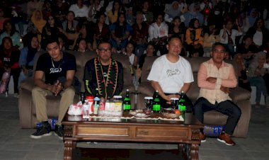 Masyarakat-Padati-Waterfront-Labuan-Bajo-Saat-Nobar-Film