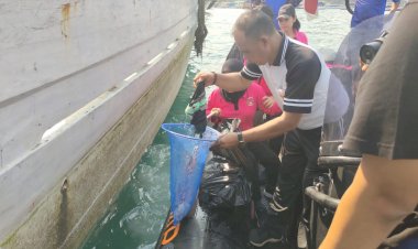 Dukung-Pariwisata-Super-Premium,-TNI-Polri-Bersihkan-Perairan-Marina-Labuan-Bajo